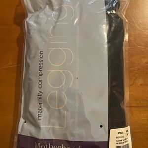 NWT Motherhood Maternity Compression Leggings